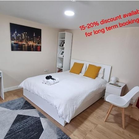 Lovely Studio-Flat With Free Parking, Free Wifi. リーズ エクステリア 写真