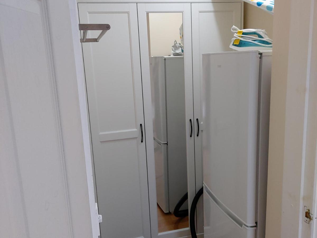 Lovely Studio-Flat With Free Parking, Free Wifi. リーズ エクステリア 写真