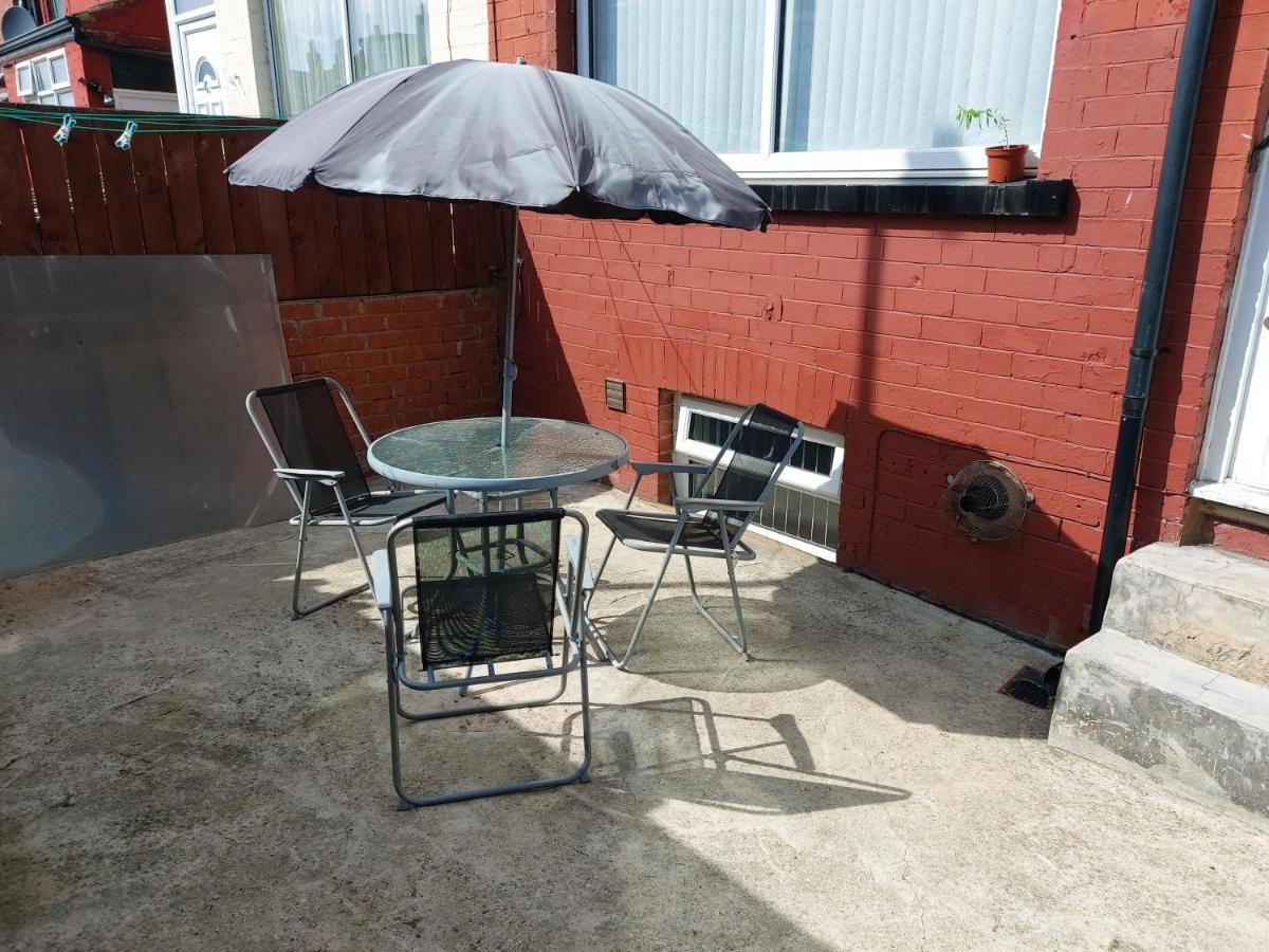 Lovely Studio-Flat With Free Parking, Free Wifi. リーズ エクステリア 写真