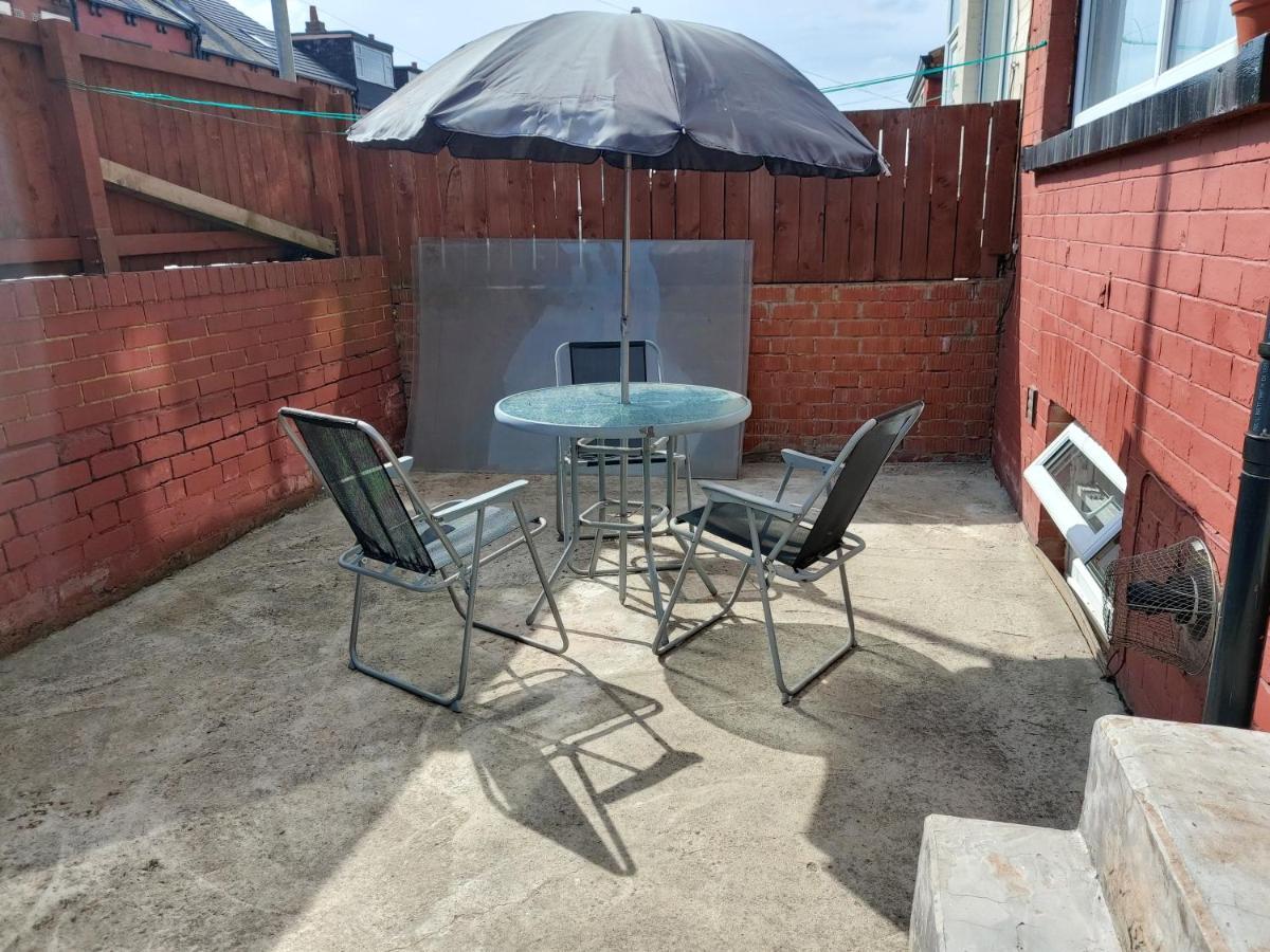 Lovely Studio-Flat With Free Parking, Free Wifi. リーズ エクステリア 写真