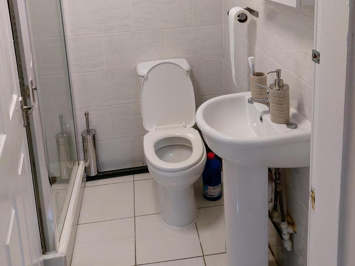Lovely Studio-Flat With Free Parking, Free Wifi. リーズ エクステリア 写真