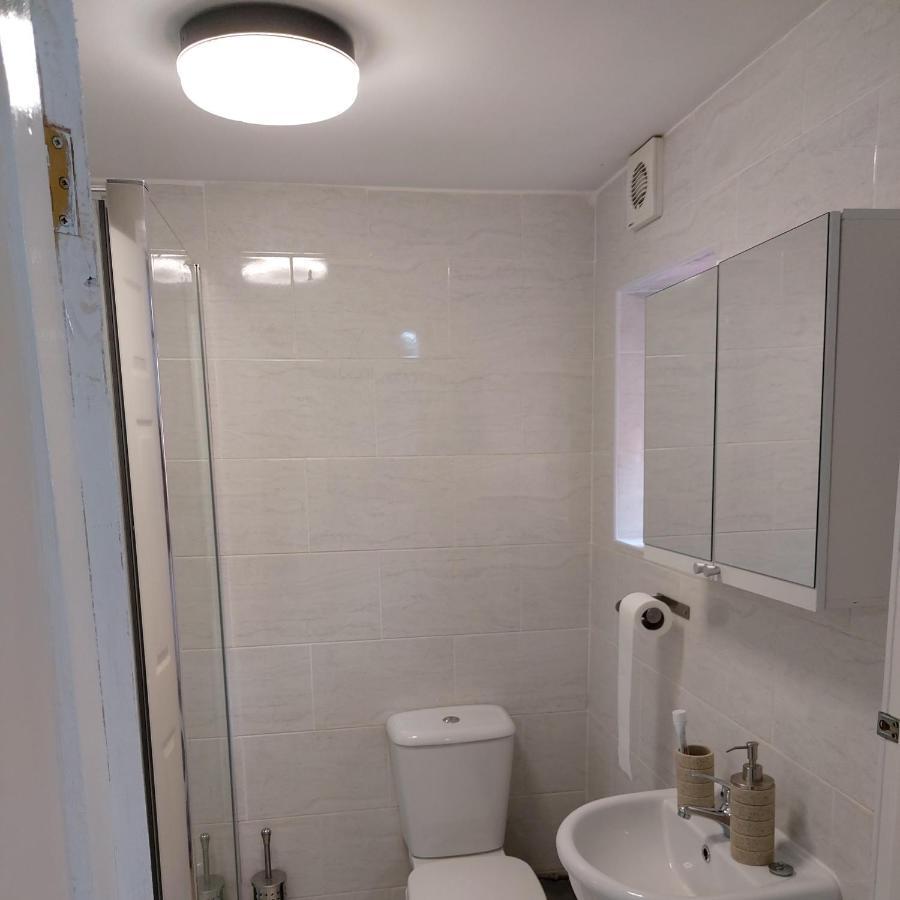 Lovely Studio-Flat With Free Parking, Free Wifi. リーズ エクステリア 写真