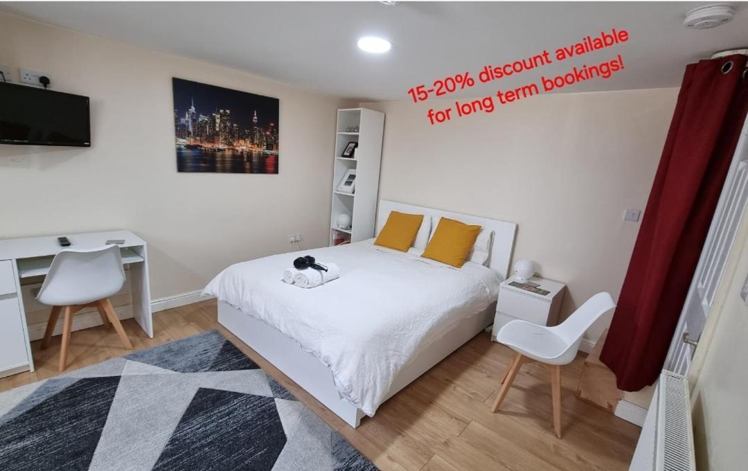 Lovely Studio-Flat With Free Parking, Free Wifi. リーズ エクステリア 写真